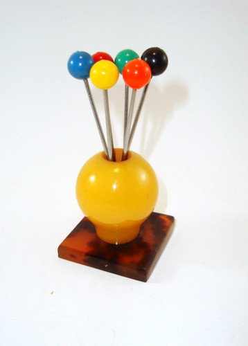 Art deco yellow bakelite - art,